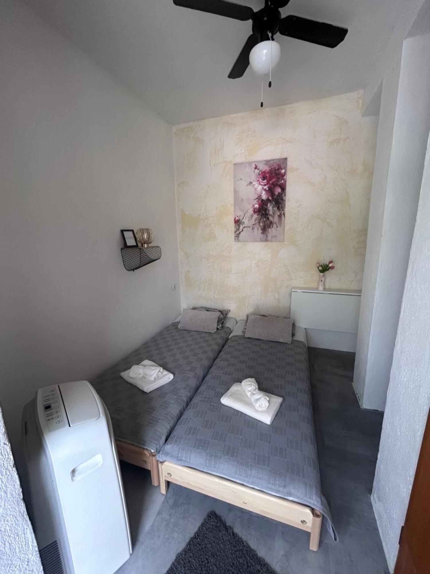 Soba Za Odmor P&E Hotell Kaštel Štafilić Eksteriør bilde