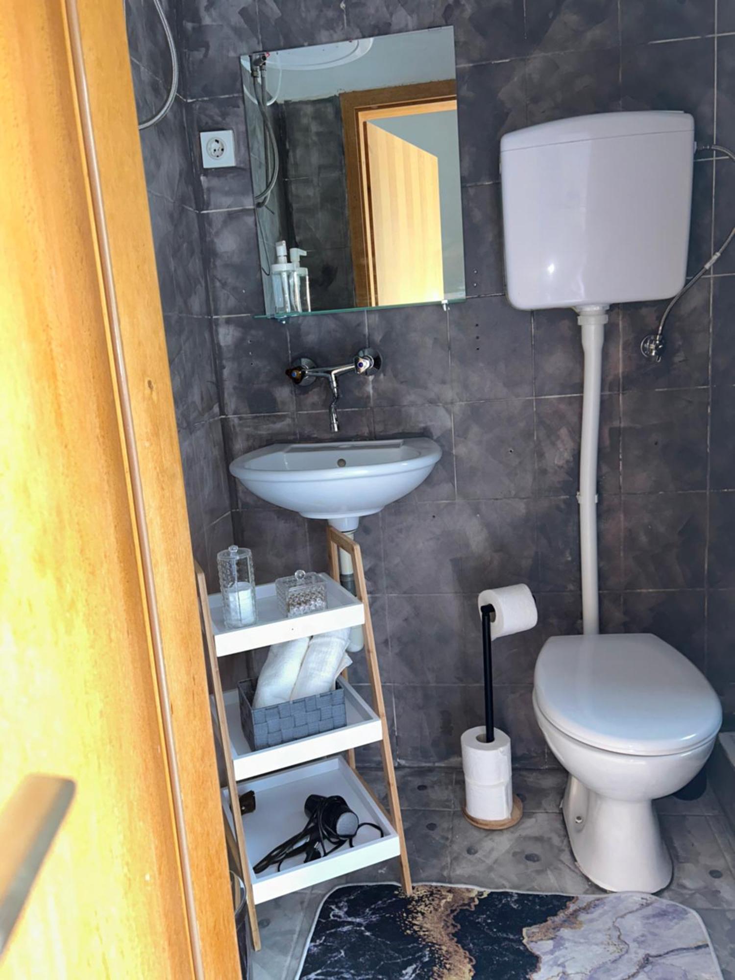 Soba Za Odmor P&E Hotell Kaštel Štafilić Eksteriør bilde